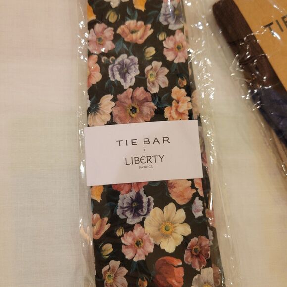 The Tie Bar Silk Floral Necktie, pocket square & Socks NWT Lot Of 3 Pieces - Picture 6 of 6